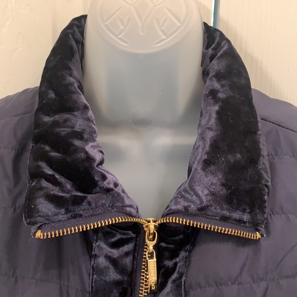 🐇 Ellen Tracy Navy Blue Puffer Vest Size Medium Fits Like a Small - Picture 4 of 6